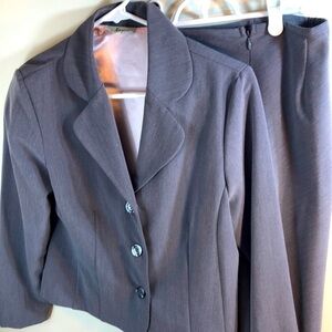 Jessica Grey Tailored Blazer and Skirt Suit Set 6 Petite